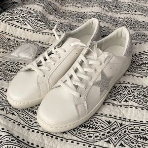 NEW Vintage Havana Betsy Women’s Shoes Sneakers White Pearls Size 10 $60